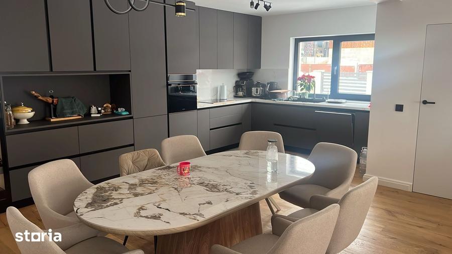 Casă cu 5 camere cu Teren 499 Mp în Central