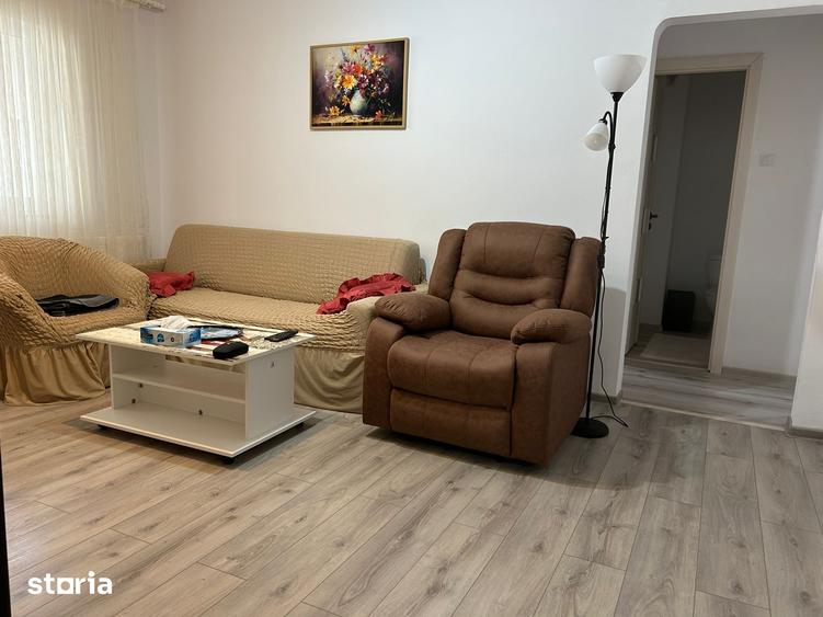 Apartament cu 3 camere decomandat în Hărmanului