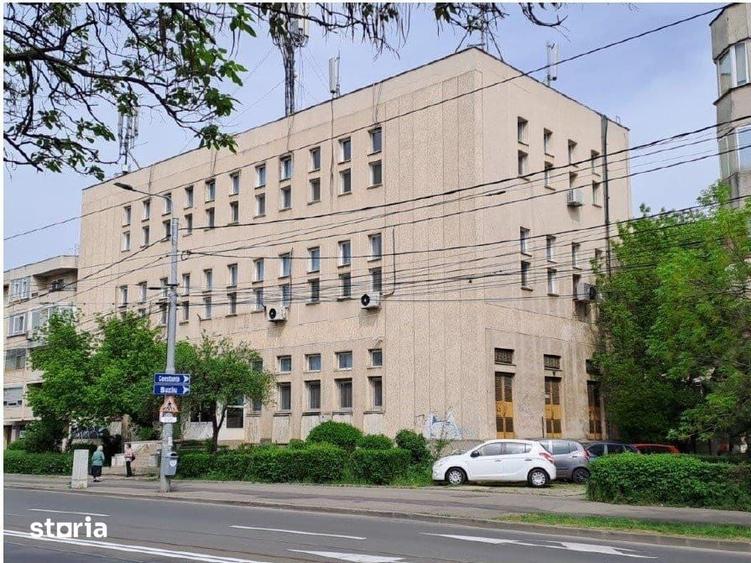 Spațiu comercial, de 1,493 mp, în Democrației