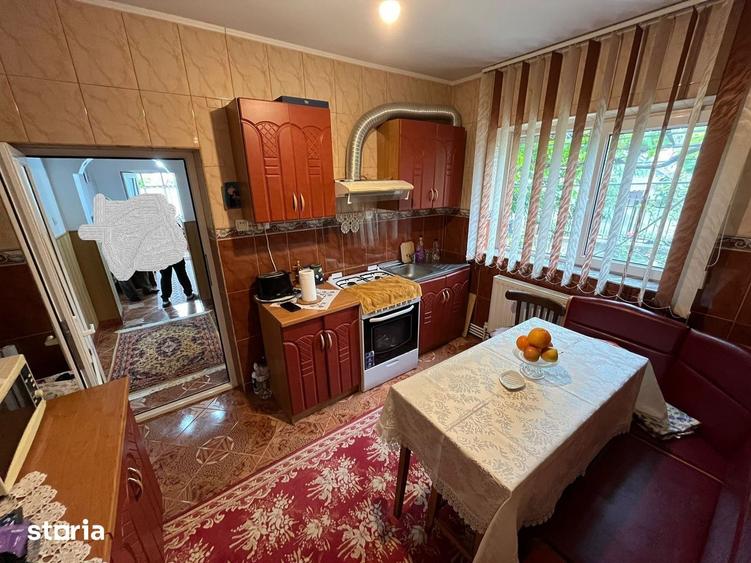 Casă cu 5 camere cu Teren 400 Mp în Central