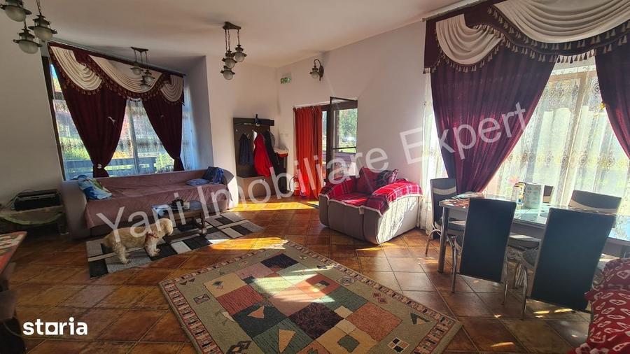 Casă cu 7 camere cu Teren 1500 Mp în Arefu