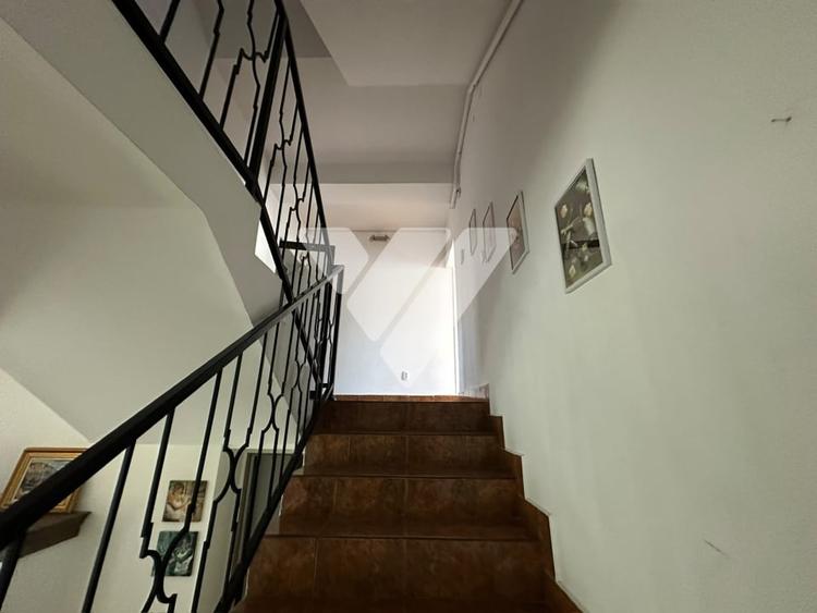 Casă individuală cu 8 camere cu Canalizare în Ștrand