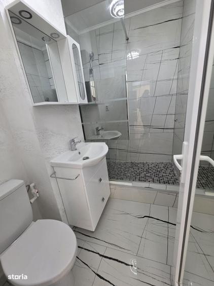 Apartament cu 3 camere semidecomandat în Obor