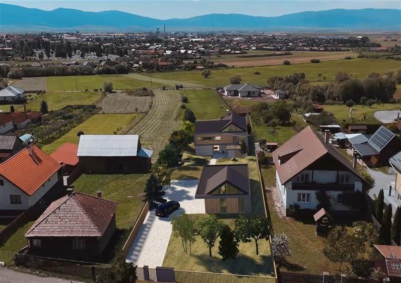 Teren Construcții intravilan de 2781 mp, în Nord