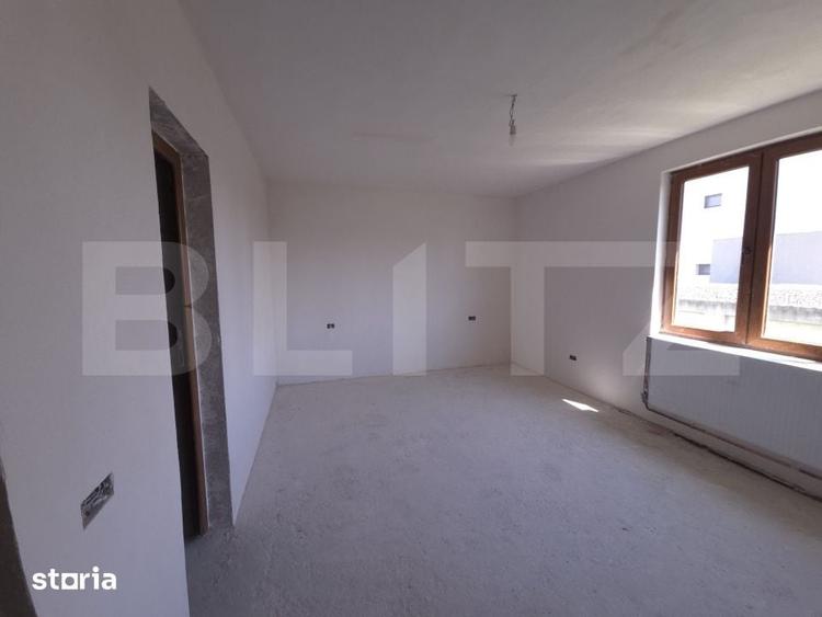 Casă cu 5 camere cu Teren 1204 Mp în Comișani
