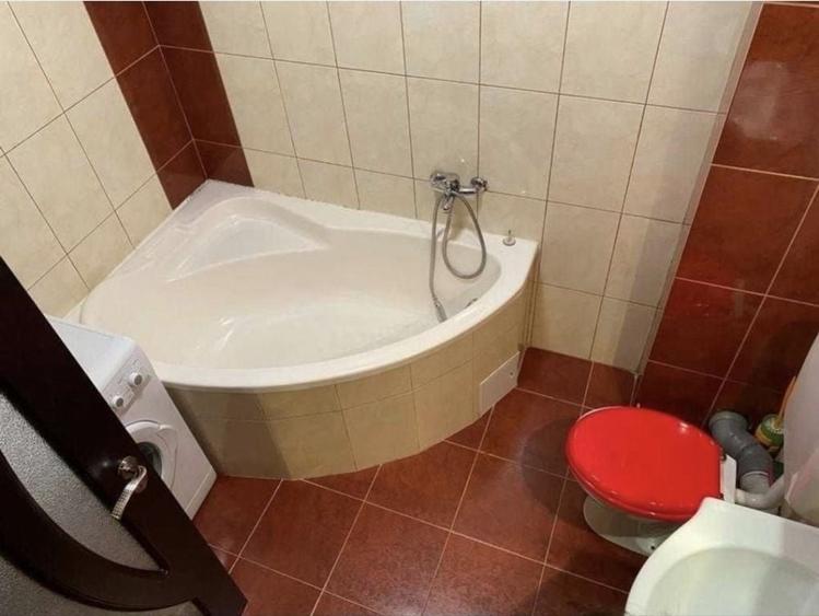 Garsonieră în Roșu