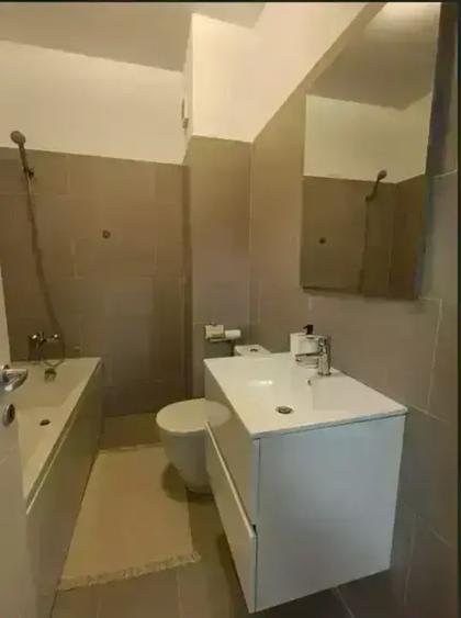 Apartament cu 3 camere semidecomandat, mobilat în Titan
