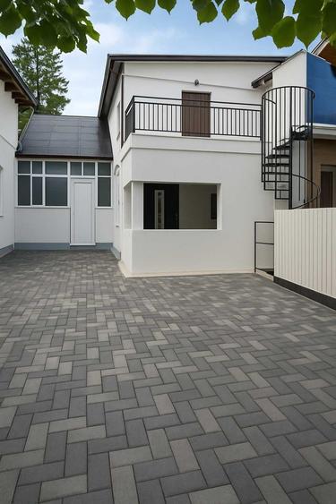Casă cu 4 camere în Sărărie