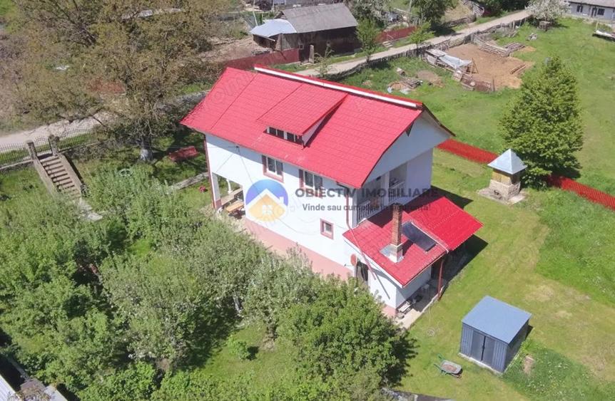 Casă cu 3 camere cu Teren 1800 Mp în Bistrița