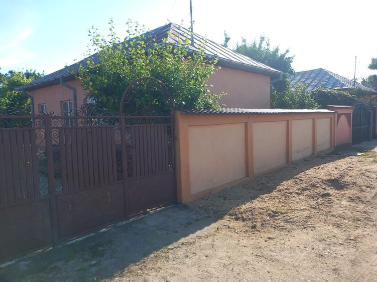 Casă cu 5 camere cu Canalizare în Nanov