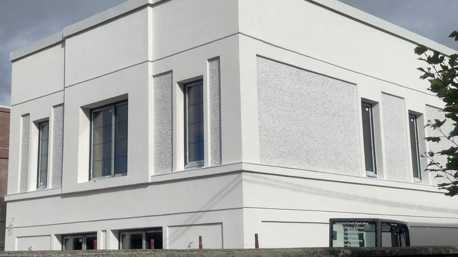 Casă individuală cu 4 camere cu Canalizare în Central