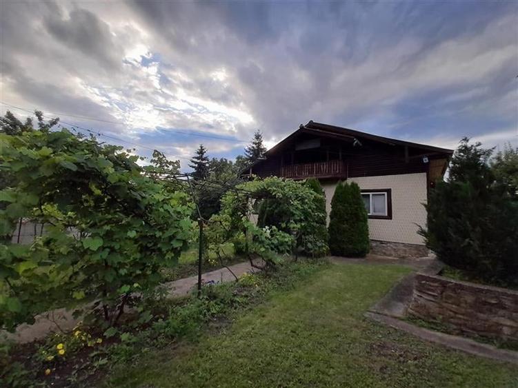 Casă cu 4 camere cu Teren 987 Mp în Central