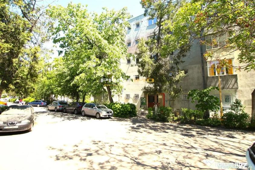 Apartament cu 3 camere semidecomandat în City Park Mall