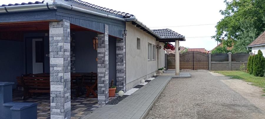 Casă cu 4 camere în Felnac