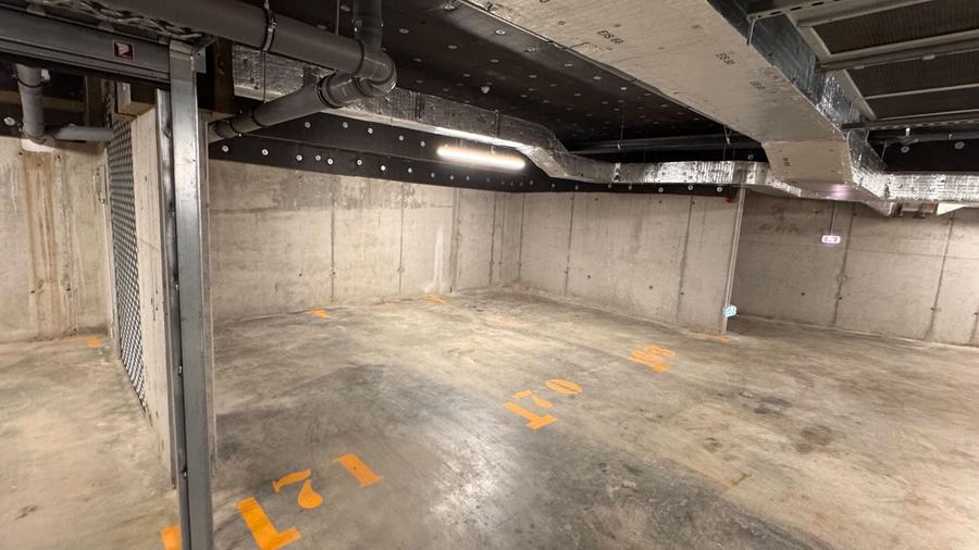 Apartament cu 3 camere semidecomandat, mobilat în Sisești