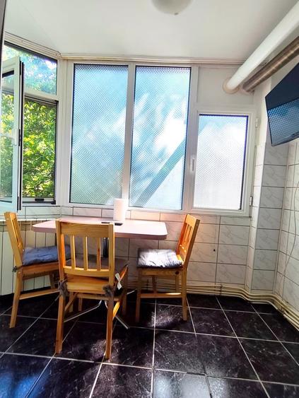Apartament cu 2 camere decomandat, mobilat în Central