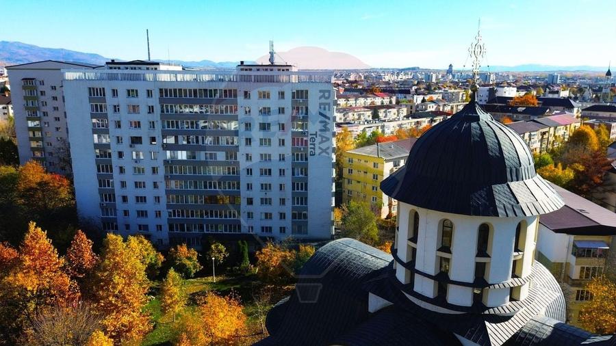 Apartament cu 2 camere semidecomandat în Săsar