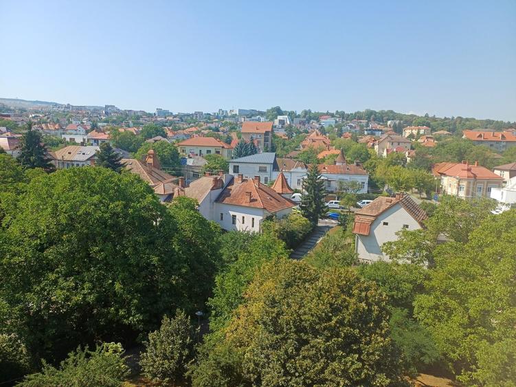 Apartament cu 3 camere decomandat în Andrei Mureșanu