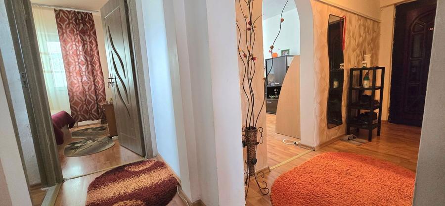 Apartament cu 3 camere decomandat în Micro 11