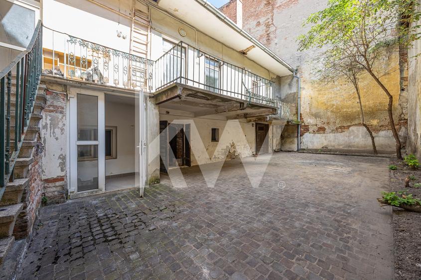 Casă individuală cu 10 camere cu Canalizare în Ultracentral