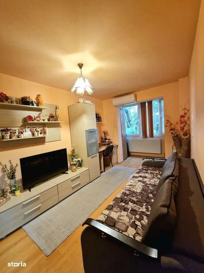 Apartament cu 3 camere semidecomandat în Șagului