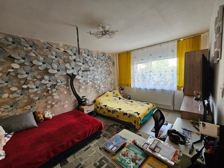 Apartament cu 3 camere decomandat în Șagului