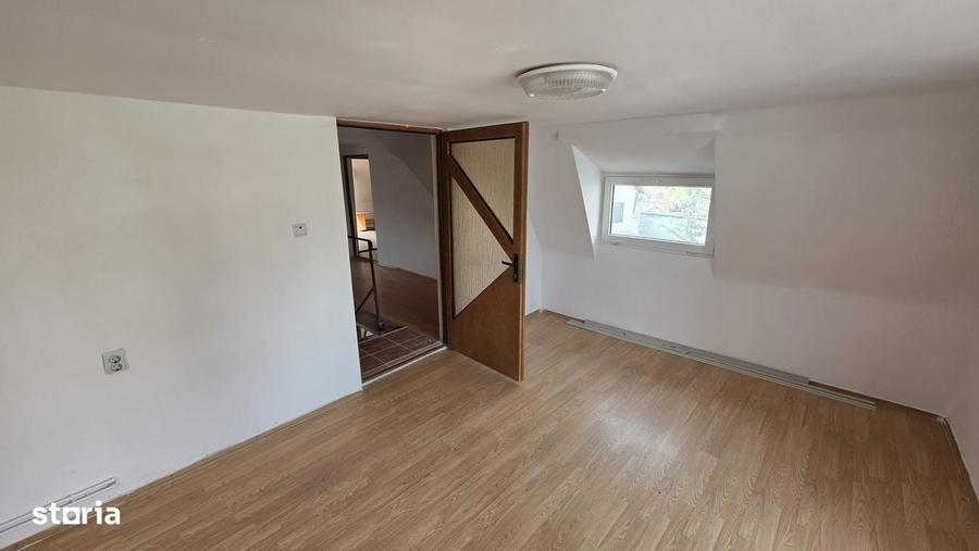 Casă cu 4 camere cu Teren 920 Mp în Central