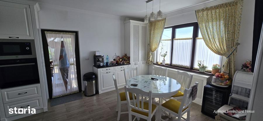 Casă cu 4 camere cu Teren 500 Mp în Central