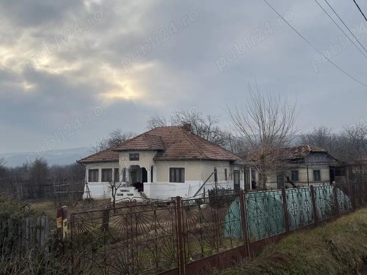 Casă cu Teren 2448 Mp în Pârscov