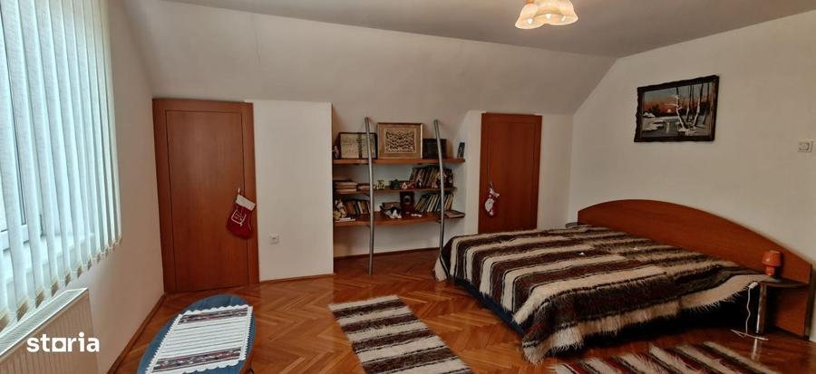 Casă cu 4 camere în Luna