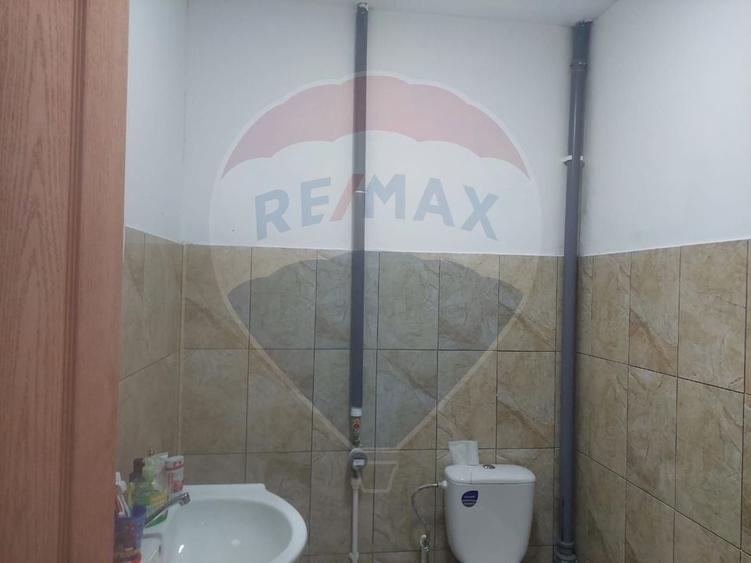 Spațiu comercial, de 89.690002441406 mp, în Nord