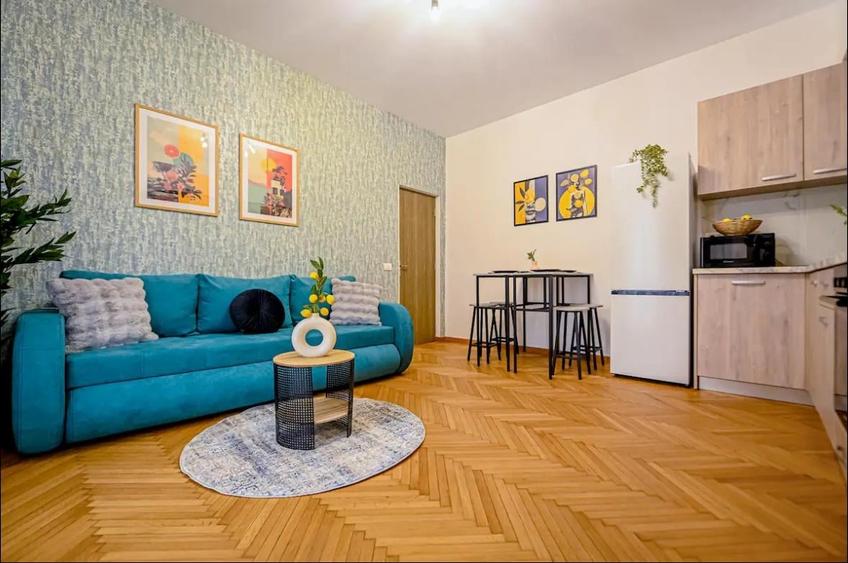 Apartament cu 2 camere semidecomandat în P-ța Romană