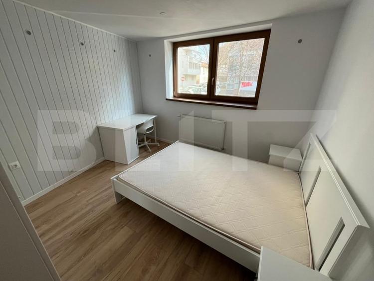Casă individuală cu 10 camere cu Canalizare în Central