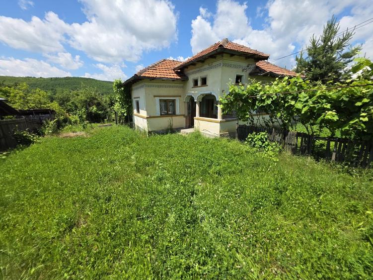Casă cu 3 camere în Călinești