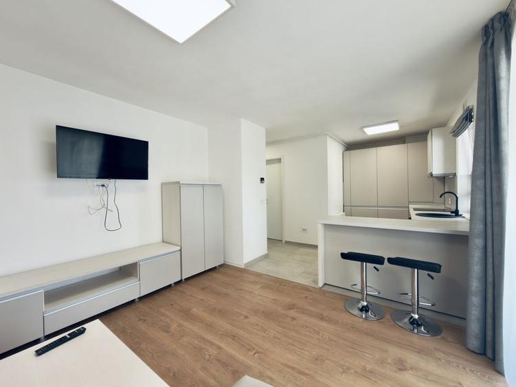 Apartament cu 2 camere semidecomandat în Tractorul
