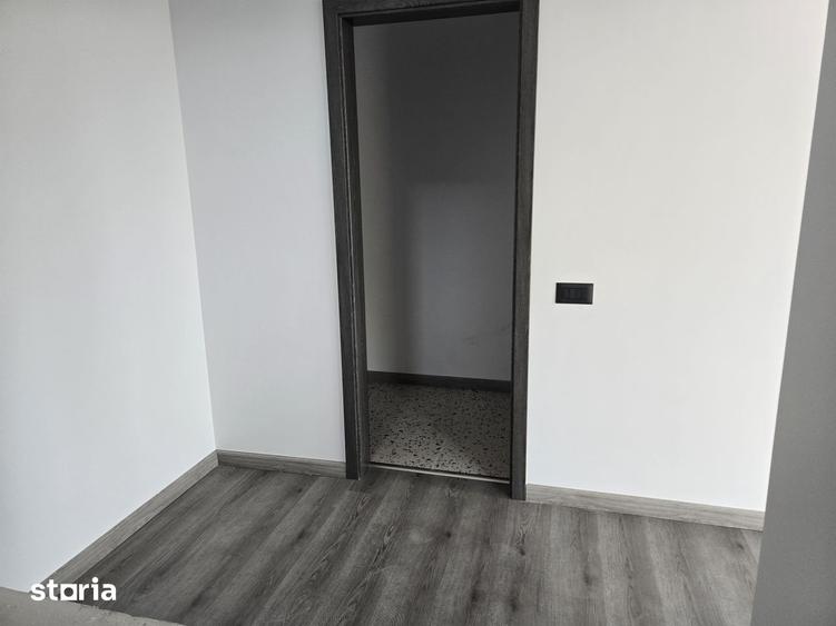 Casă cu 3 camere semidecomandat cu Teren 240 Mp în Central