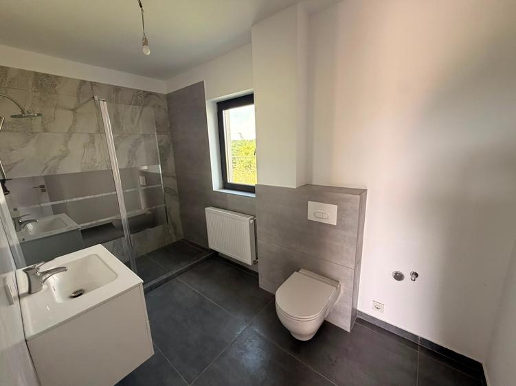 Casă cu 4 camere cu Teren 350 Mp în Balotești
