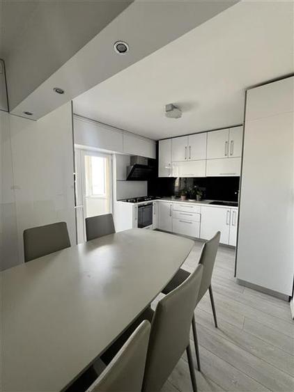 Apartament cu 4 camere decomandat, mobilat în Răcădău