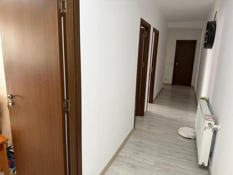 Apartament cu 3 camere decomandat în Prelungirea Ghencea