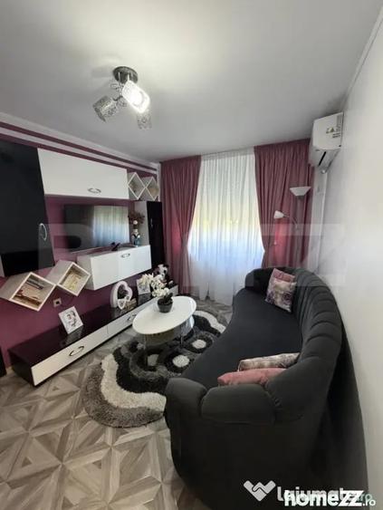 Apartament cu 3 camere semidecomandat în Central