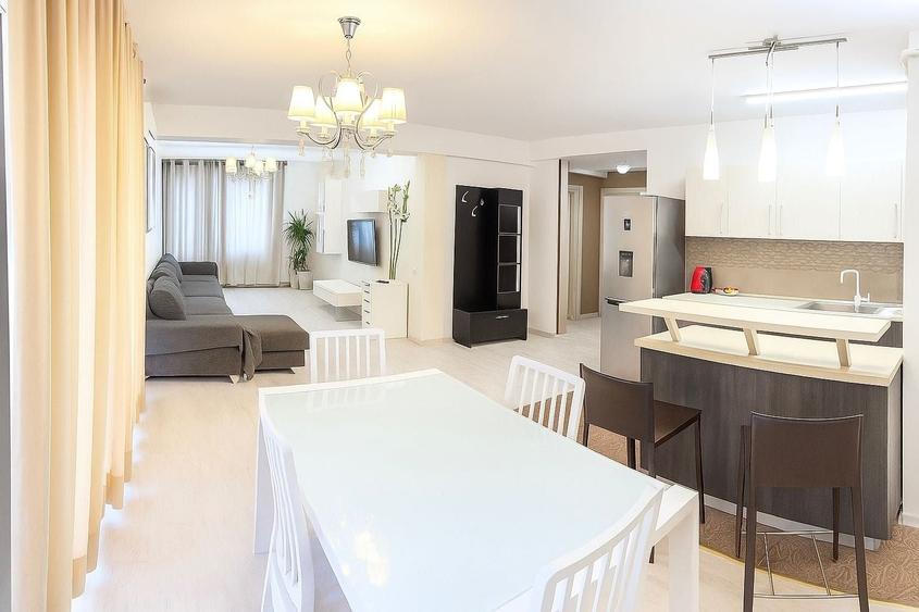 Penthouse cu 3 camere decomandat în Pipera