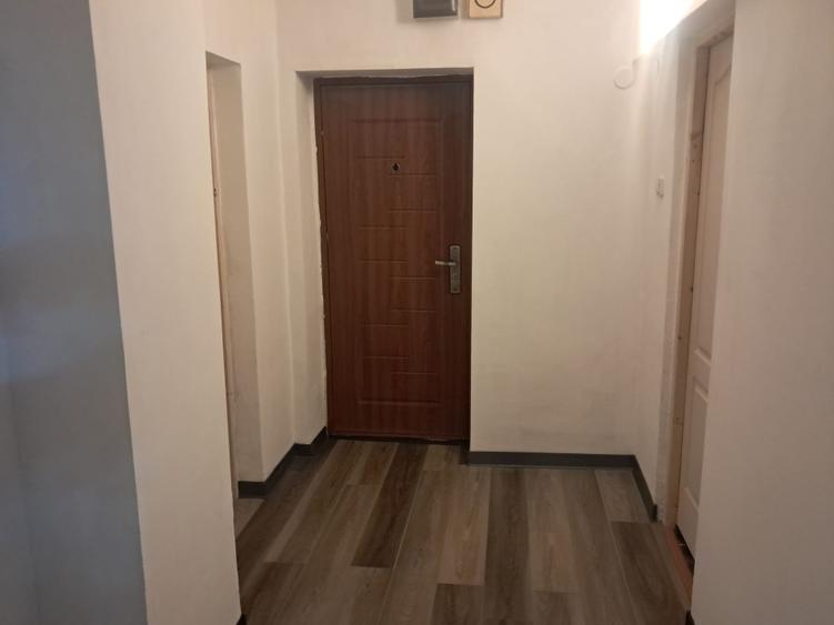 Apartament cu 3 camere decomandat în Zahana