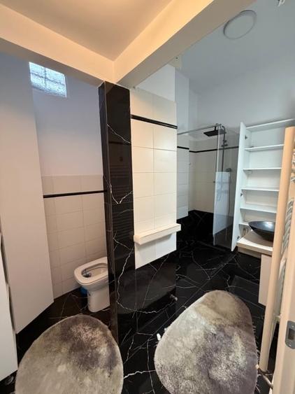 Apartament cu 3 camere semidecomandat, mobilat în Universitate