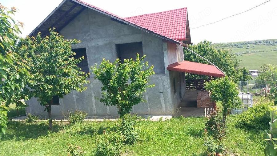 Casă cu Teren 1700 Mp în Erbiceni
