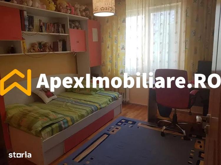 Apartament cu 3 camere decomandat în Tei