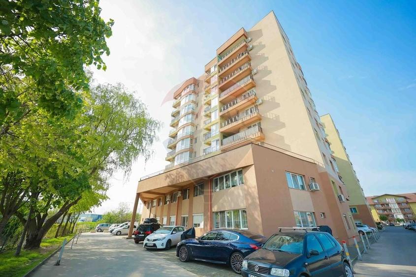 Apartament cu 3 camere semidecomandat, mobilat în Nufărul