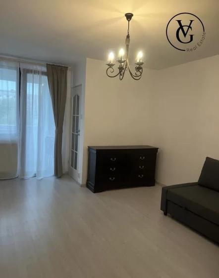 Garsonieră decomandată în Costin Georgian