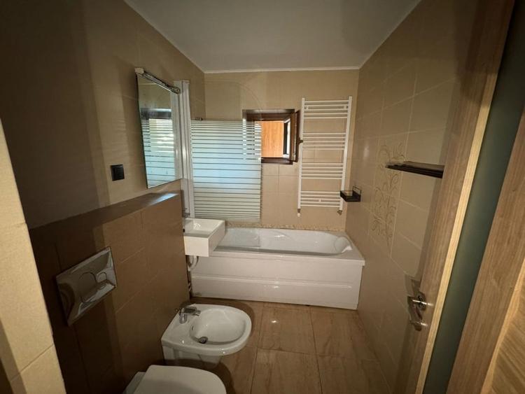 Apartament cu 3 camere decomandat, mobilat în Banca Națională