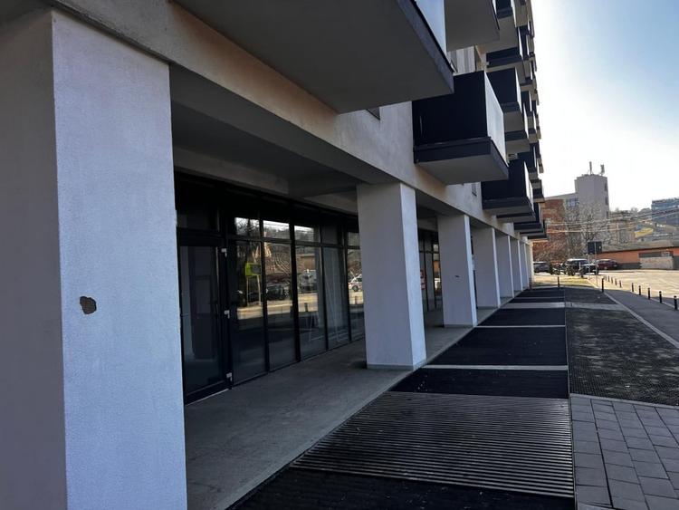 Spațiu comercial, de 375.60000610352 mp, în Dâmbul Rotund