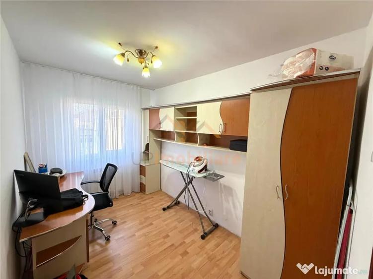 Apartament cu 3 camere decomandat în Rogerius